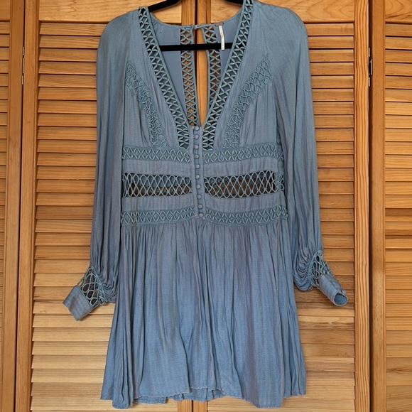 Free People I Think I Love You Dress in Cornflower Blue. Size 2 - Picture 5 of 11
